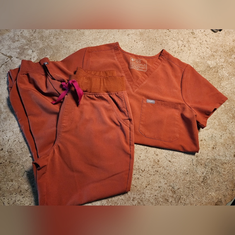 Fig's Terracotta Scrubs Set